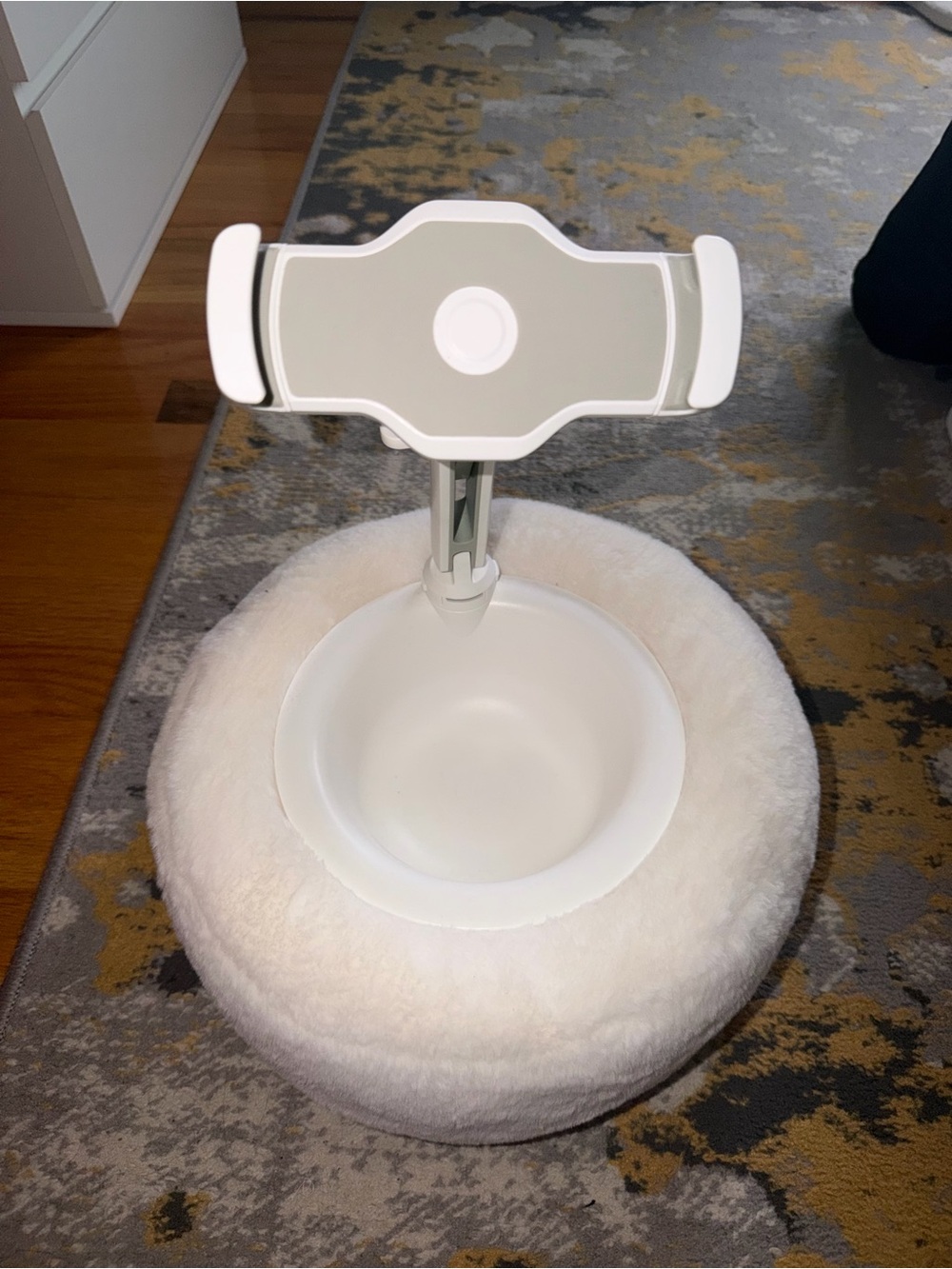 Adjustable White Plush Pedestal Bath Caddy with Phone/Tablet Holder